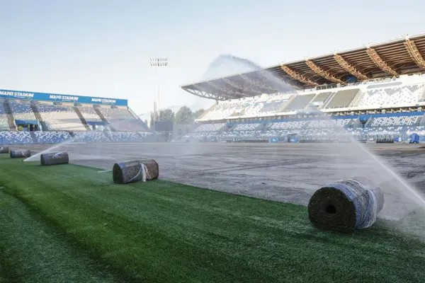 Stesura del nuovo manto erboso al Mapei Stadium