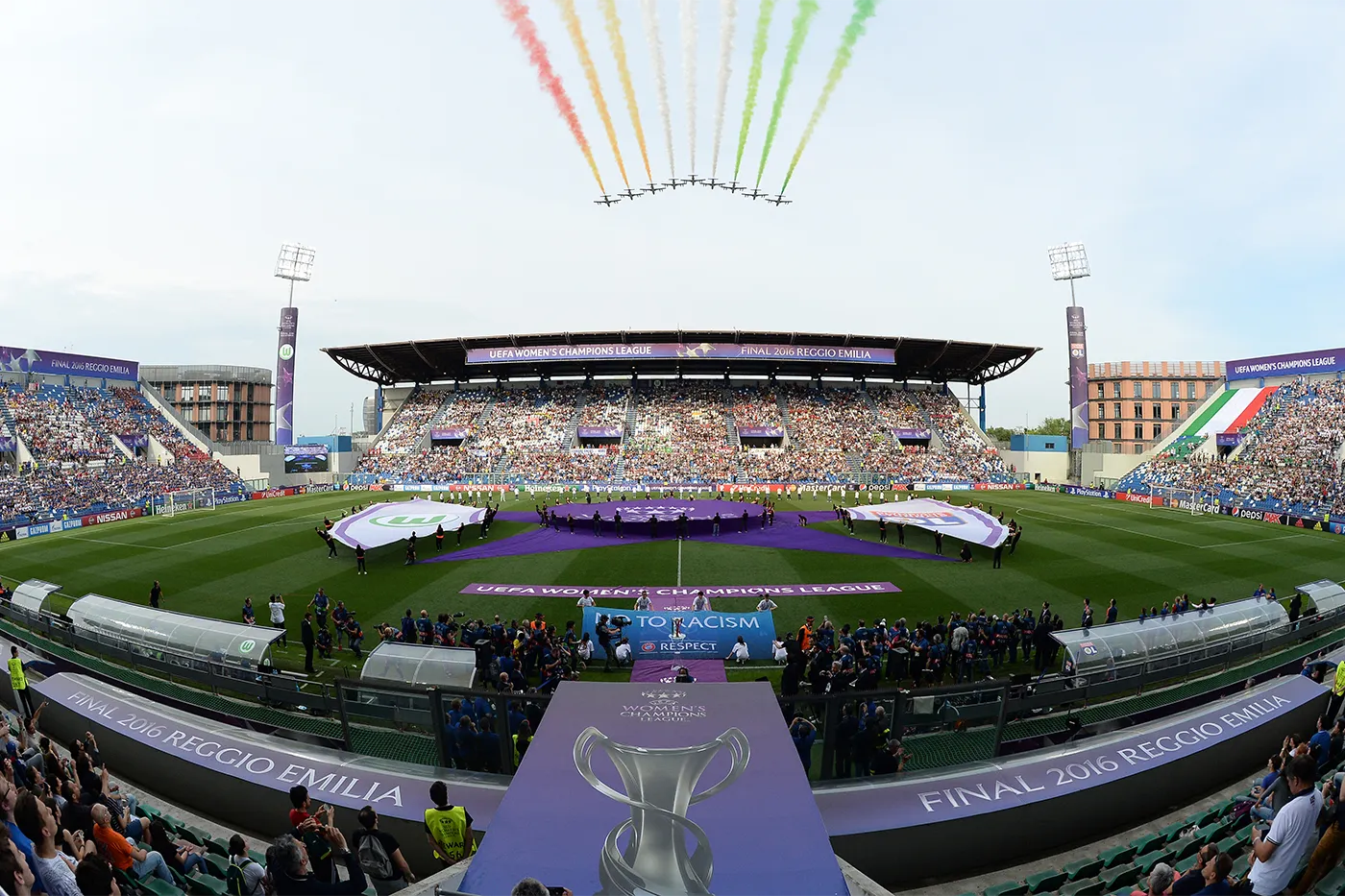 Finale UEFA Women's Champions League al Mapei Stadium: il momento del passaggio delle Frecce Tricolori.