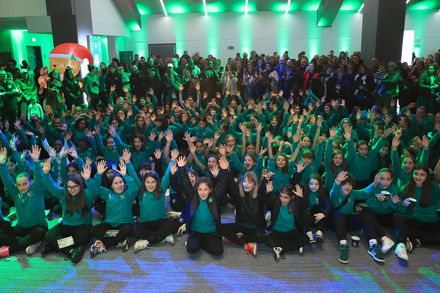 le calciatrici alla Festa di Natale del settore giovanile femminile