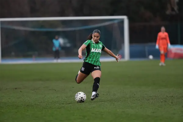 Jacynta Galabadaarachchi Como Women-Sassuolo Jacynta Galabadaarachchi in azione in Como Women-Sassuolo