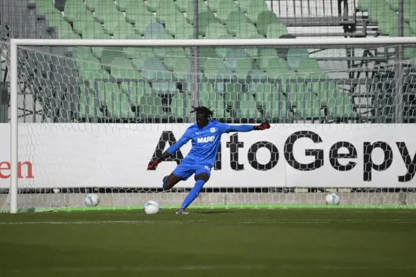 Lorenzo Nyarko Lorenzo Nyarko in azione in Sassuolo-Cremonese