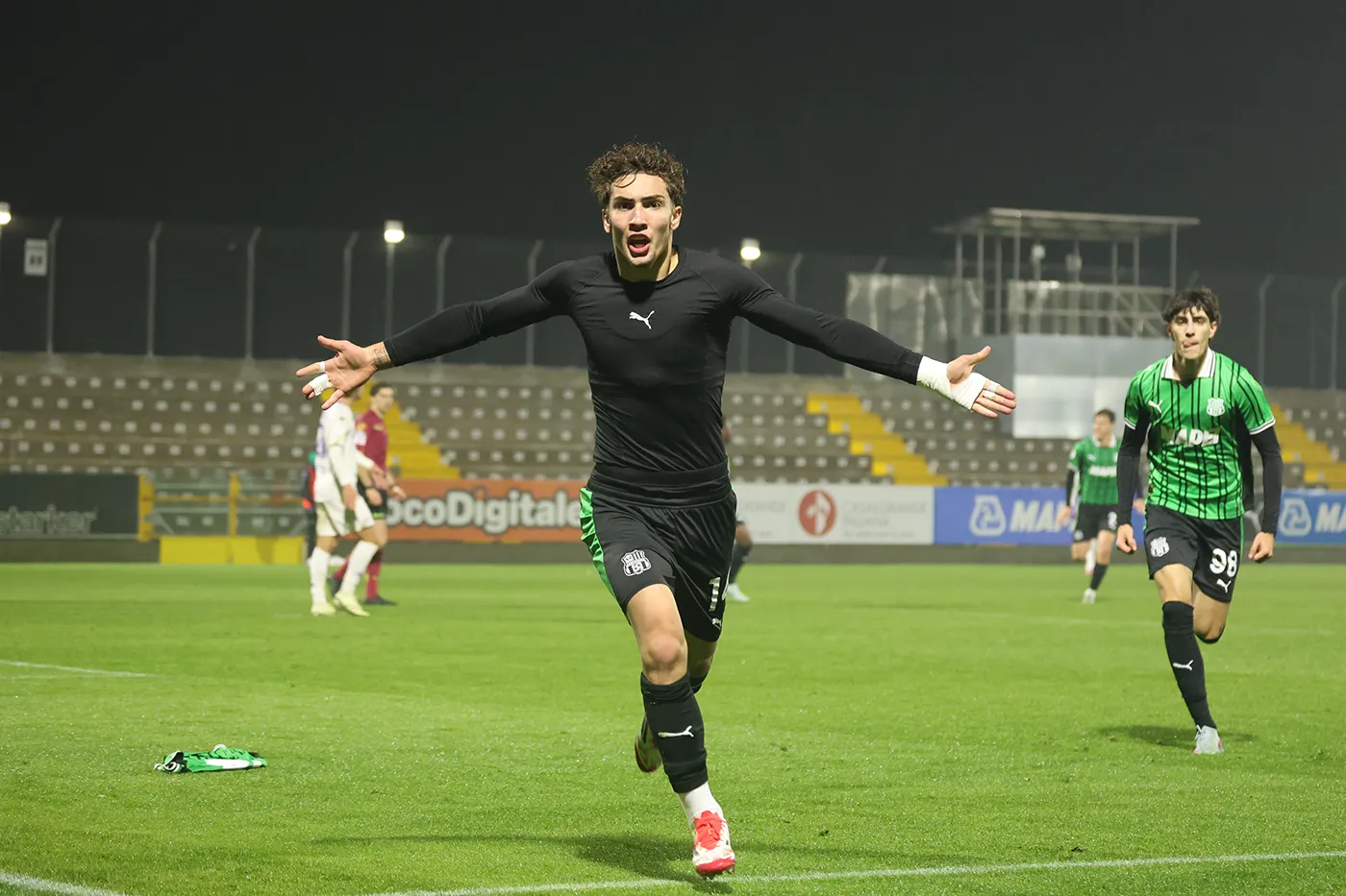 Gabriel Kulla esulta dopo il gol in Sassuolo-Fiorentina