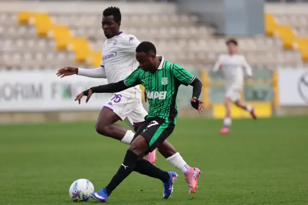 Omar Barry in azione durante Sassuolo-Fiorentina
