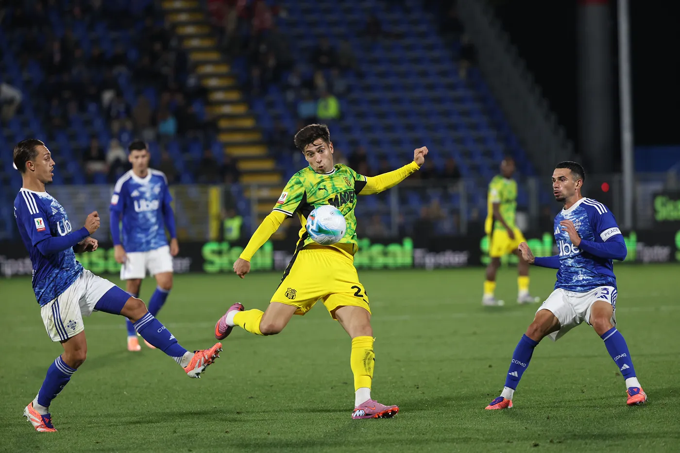 Luca Moro in azione in Como-Sassuolo