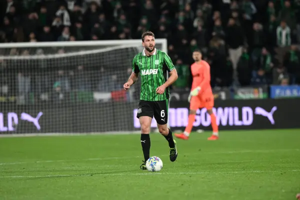 Sebastian Walukiewicz in azione in Sassuolo-Verona