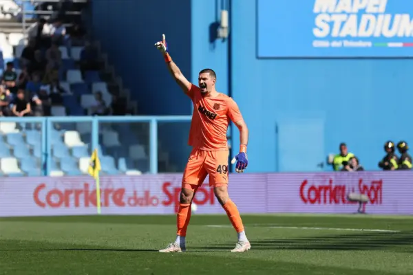 Arijanet Muric in azione in Sassuolo-Cagliari