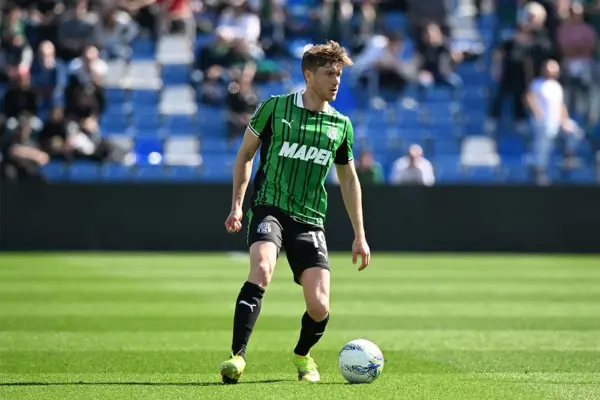 Filippo Romagna in azione in Sassuolo-Cagliari