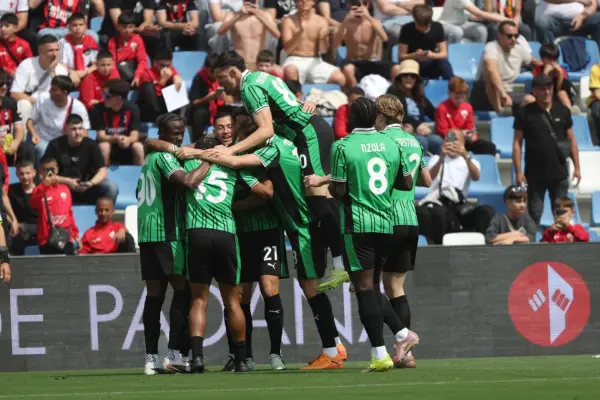Esultanza di squadra in Sassuolo-Milan
