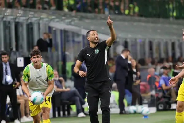 Mister Fabio Grosso in azione in Inter-Sassuolo