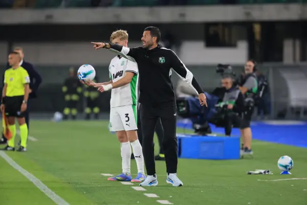 Mister Fabio Grosso dà indicazioni