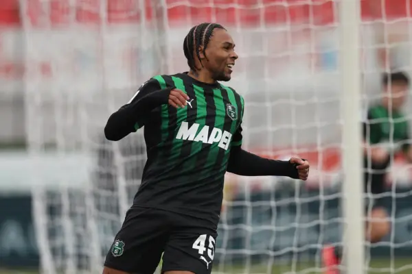 Armand Laurienté Armand Laurienté esulta con la maglia del Sassuolo