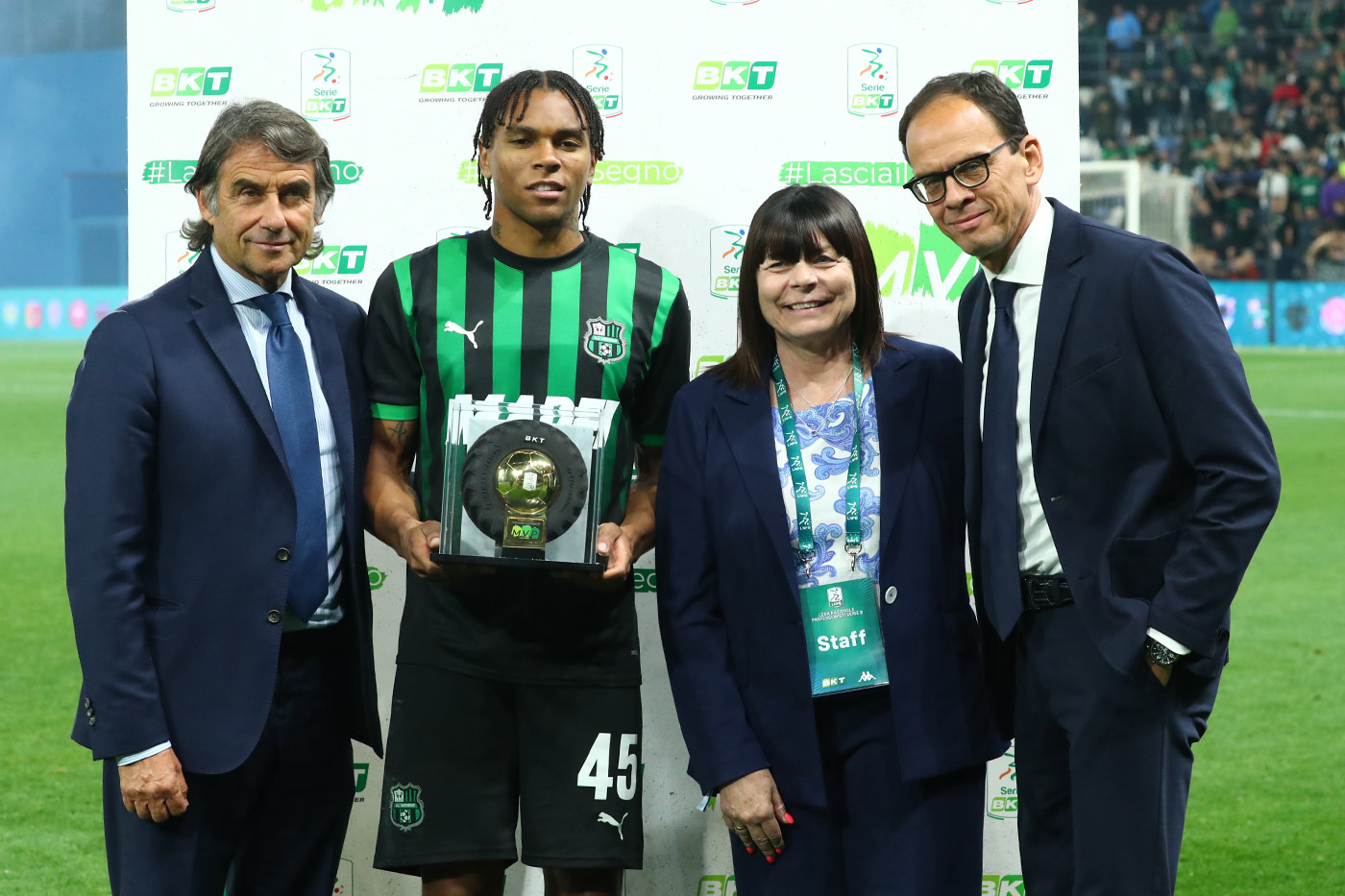 Armand Laurienté premiato come MVP del campionato di Serie B 2024/25