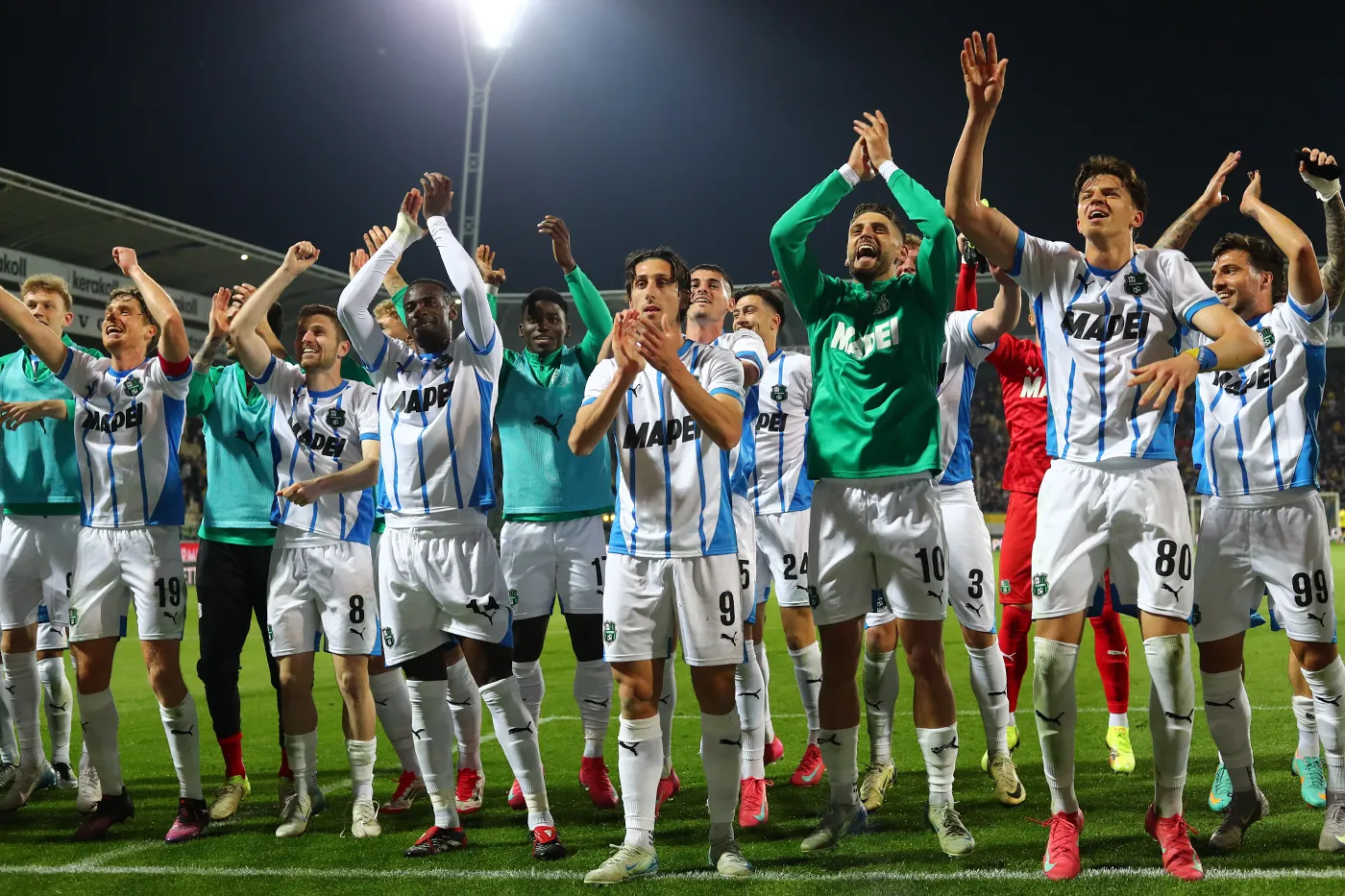 Il Sassuolo Calcio esulta dopo la vittoria al Braglia contro il Modena